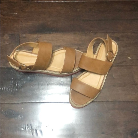 Tan platform sandals - Picture 2 of 4